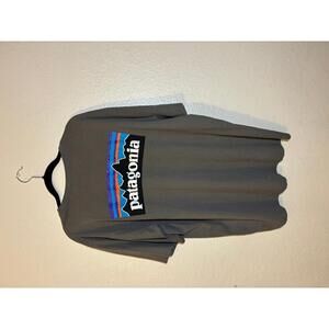 Patagonia Men's Graphic T-Shirt Gray Size Large